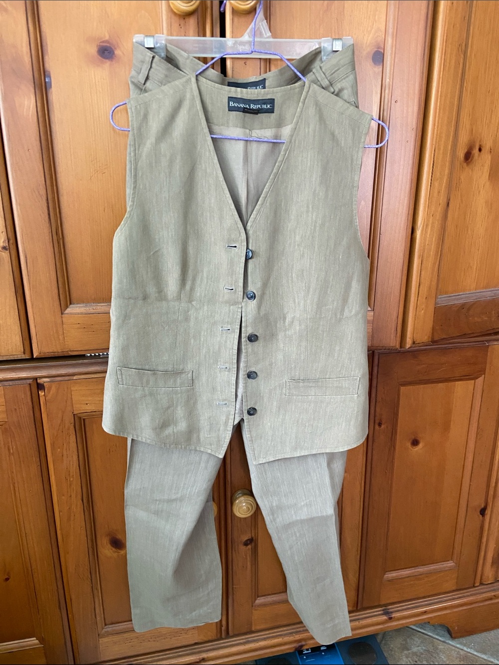 Banana Republic Sleeveless Linen-rayon blend Vest/Tapered Pants set in khaki.